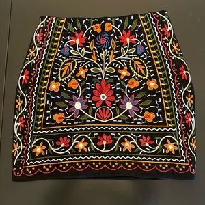 Floral embroidered skirt S